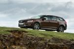 Volvo V60 D3 Cross Country 2015 года (UK)